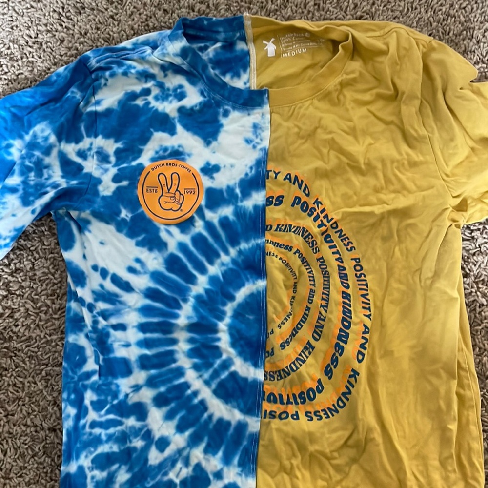 cute half & half dutch shirt!! 💛💙